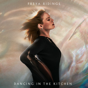 Freya Ridings - Dancing In The Kitchen