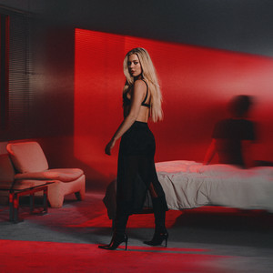 Becky Hill - >>>hands on me